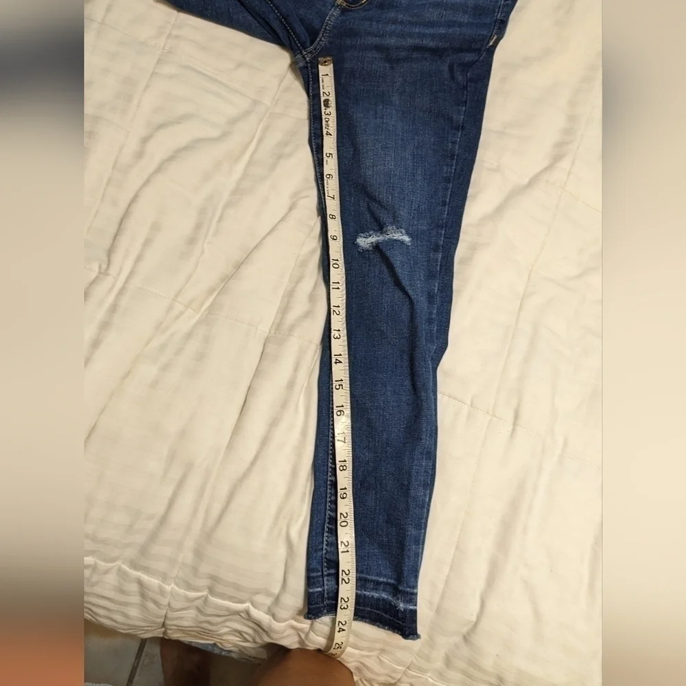 Art Class distressed skinny jeans with a rough h size 12